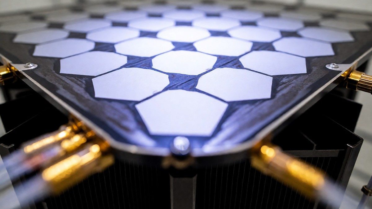 SpaceX leads the direct-to-cell race
