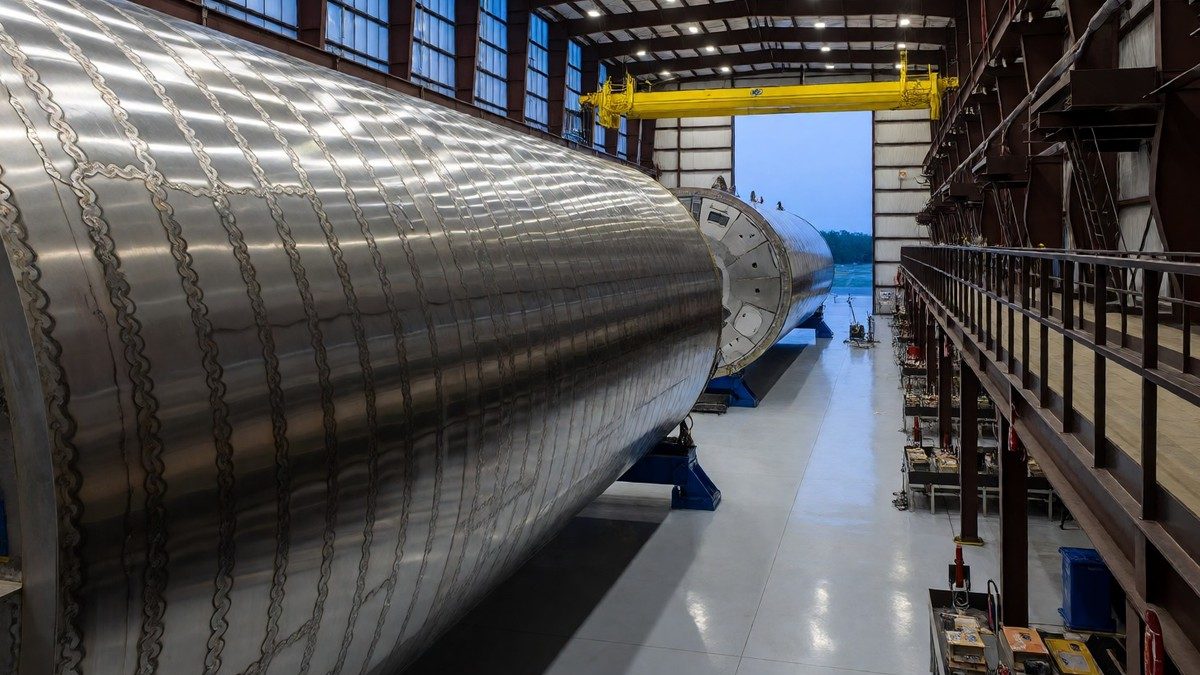 Starship refueling and the satellite market competition