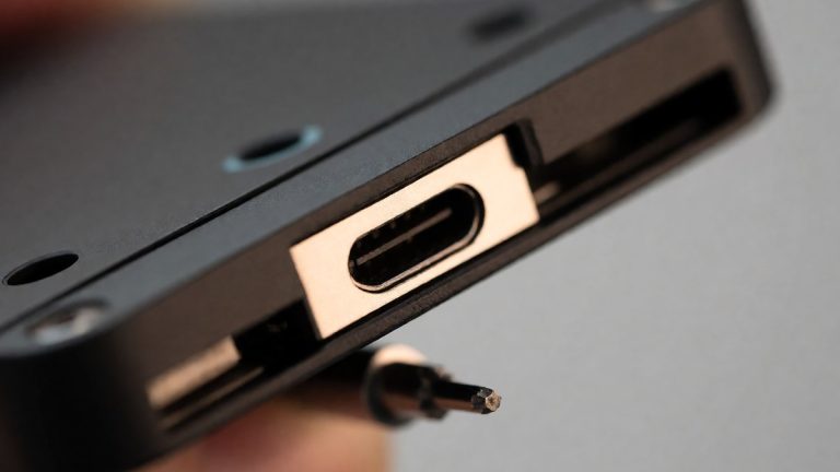 Fairphone mass market shift and the Samsung repair rivalry