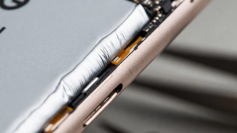 The risks of Apple's ultrathin iPhone 17 Air design push